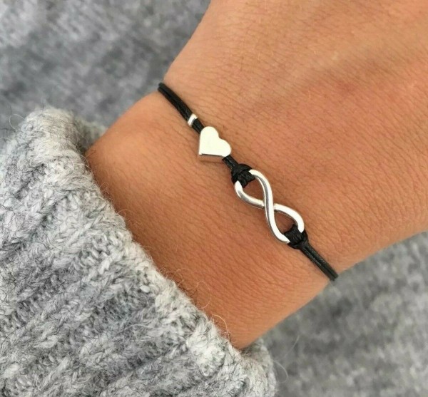 ARMBAND MIT HERZ UND INFINITY